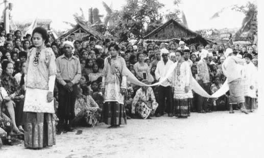 Tarian Tenun, part of world renewal ceremony